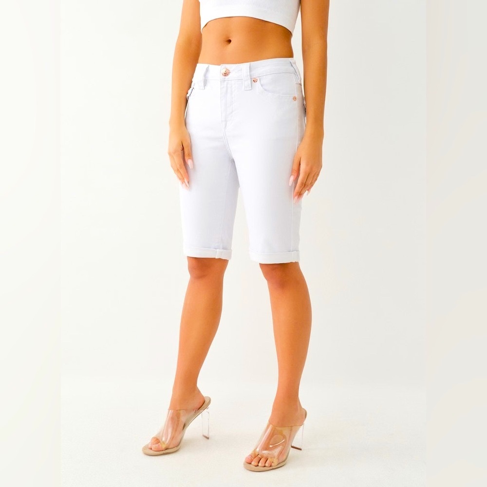 True Religion Riley White  Denim ⭐️stitching accent ⭐️Shorts Size 28